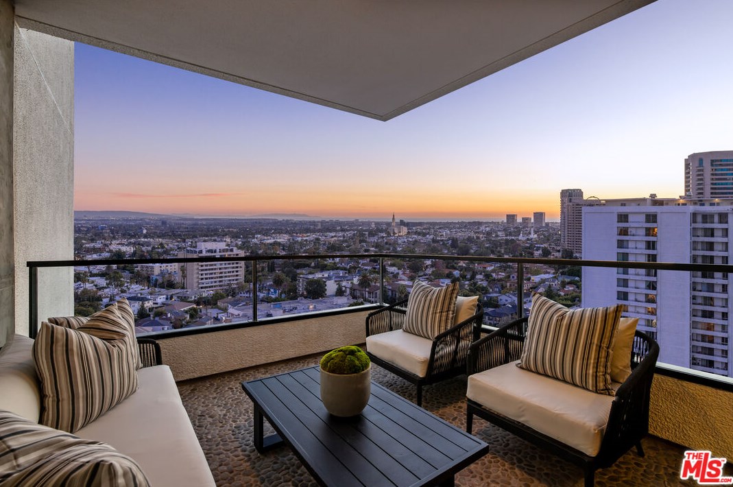 10350 Wilshire Blvd #1504, Los Angeles, CA 90024