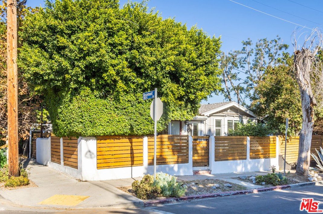 2155 Clinton St, Los Angeles, CA 90026-4009