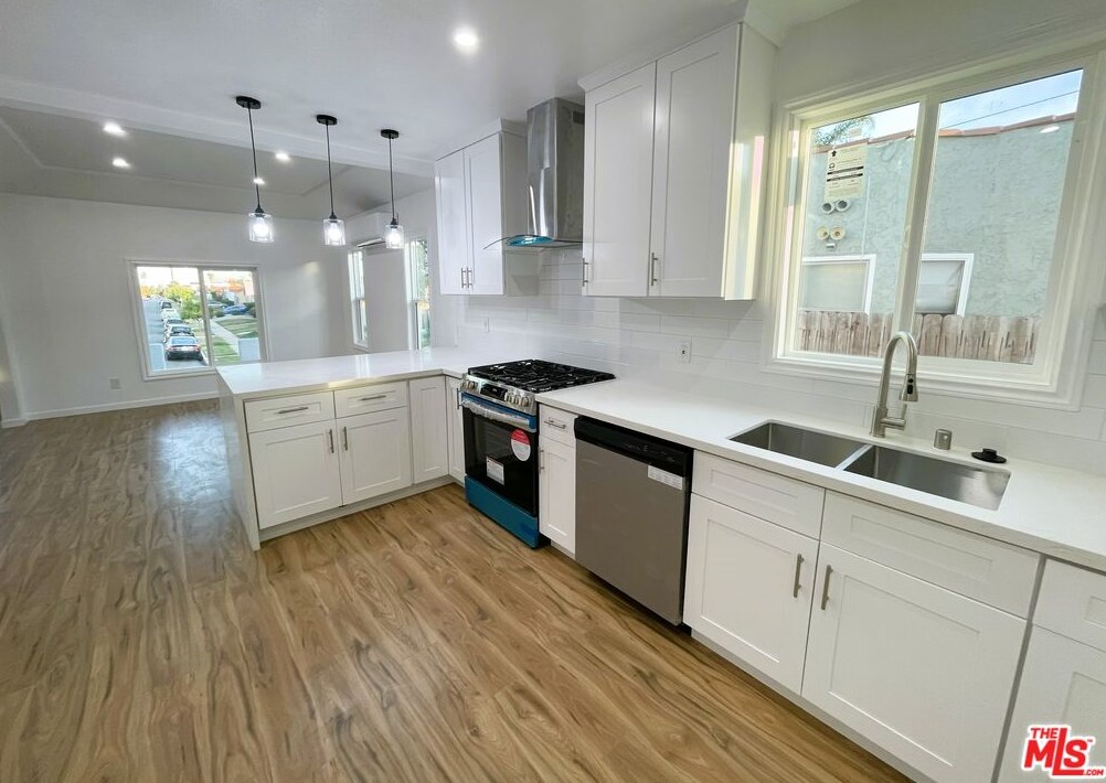 7037 Cimarron St, Los Angeles CA  90047-1632 exterior