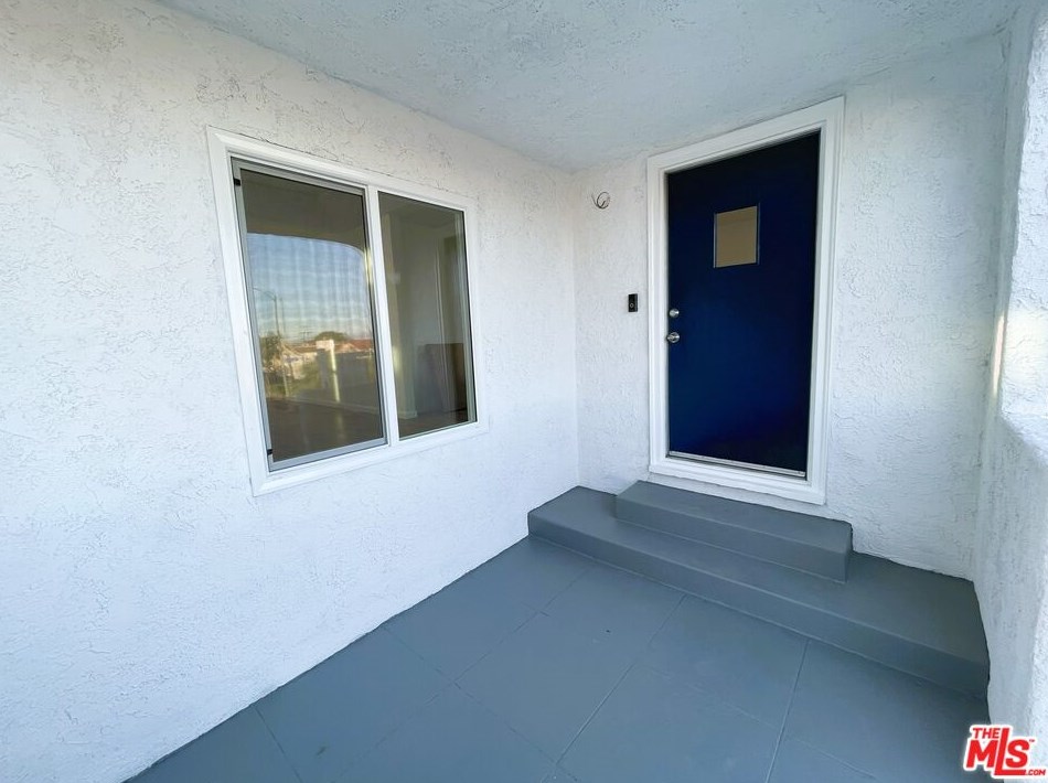 7037 Cimarron St, Los Angeles CA  90047-1632 exterior
