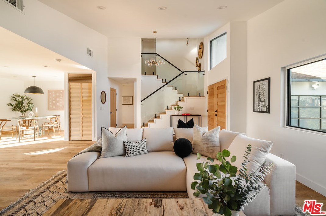 4519 El Reposo Dr, Los Angeles, CA 90065-5202