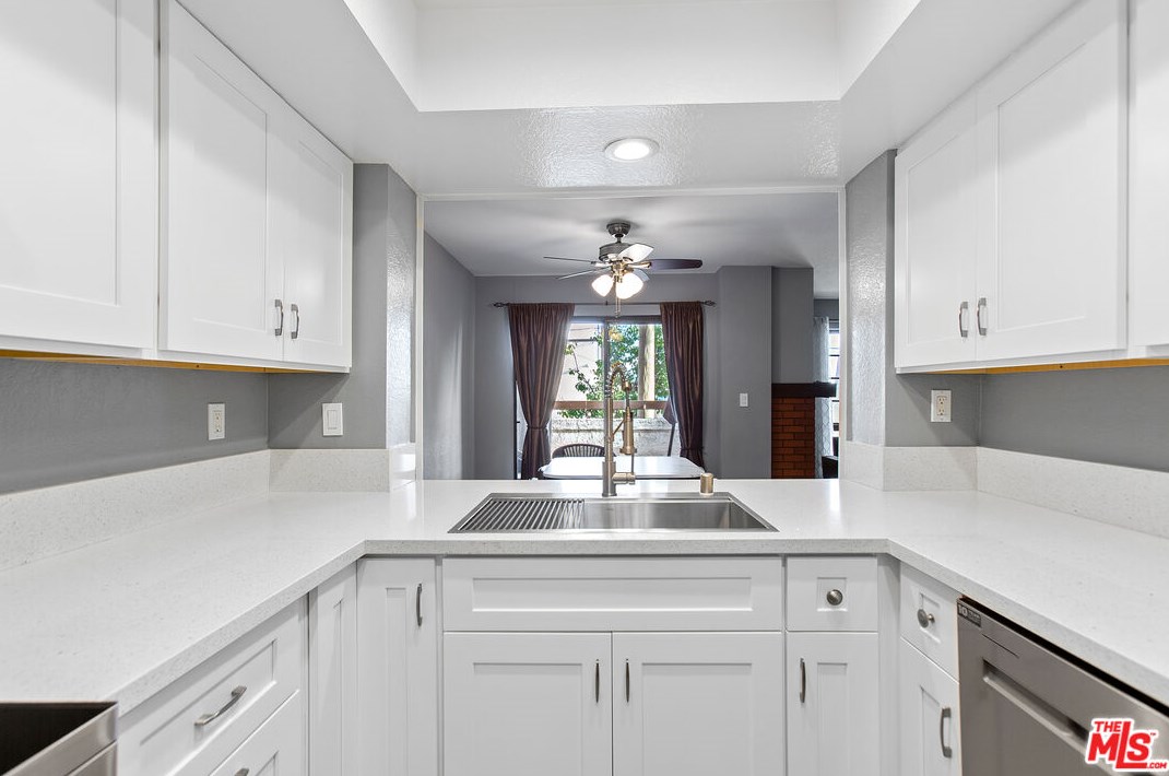 230 Bethany Rd #103, Burbank, CA 91504