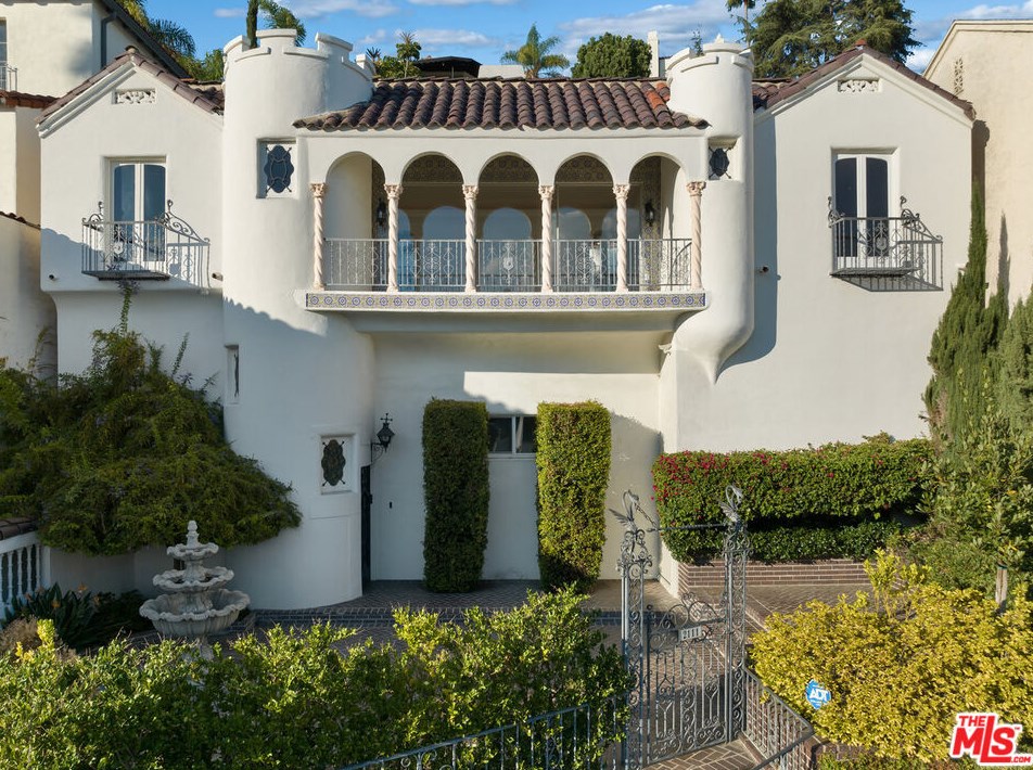 2111 Rockledge Rd, Los Angeles, CA 90068-3135