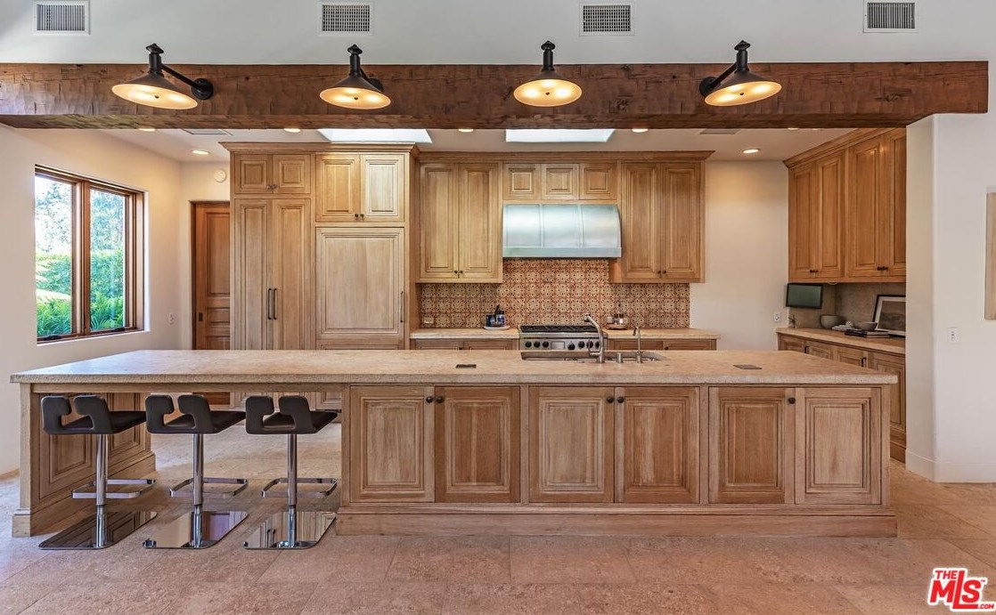 5721 Bonsall Dr, Malibu CA  90265-3816 exterior