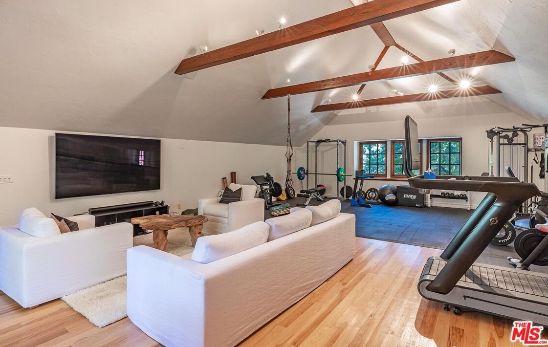 5721 Bonsall Dr, Malibu CA  90265-3816 exterior