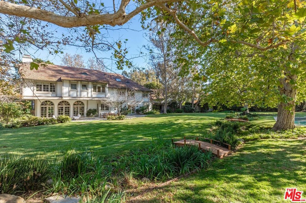 5721 Bonsall Dr, Malibu CA  90265-3816 exterior