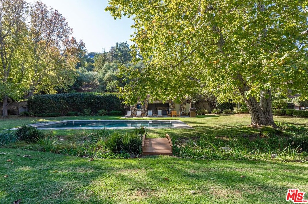 5721 Bonsall Dr, Malibu CA  90265-3816 exterior