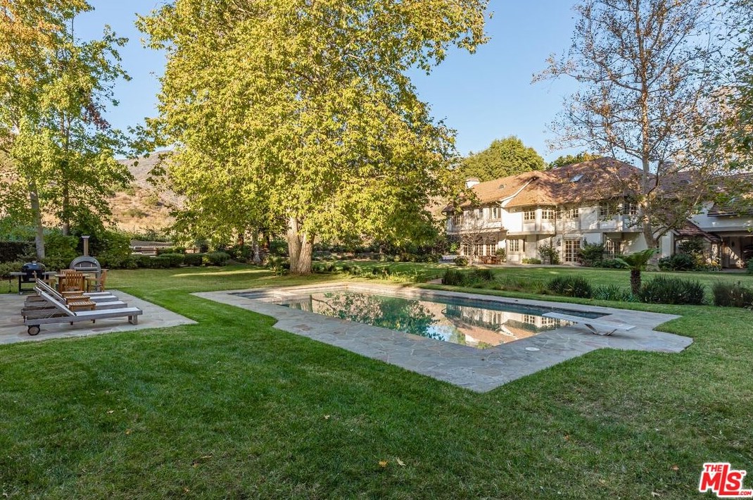 5721 Bonsall Dr, Malibu CA  90265-3816 exterior