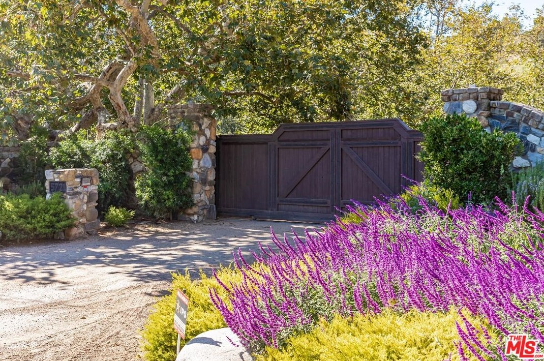 5721 Bonsall Dr, Malibu, CA 90265
