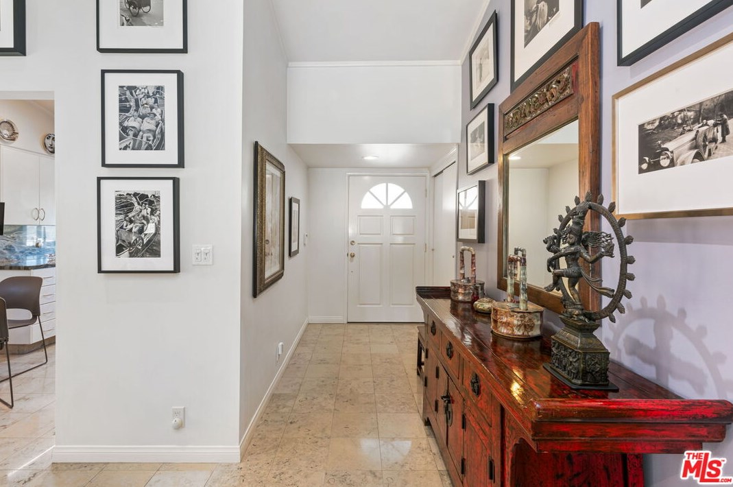 367 Dalkeith Ave, Los Angeles, CA 90049-3129