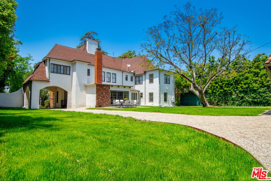 126 Rossmore Ave, Los Angeles CA  90004-3735 exterior