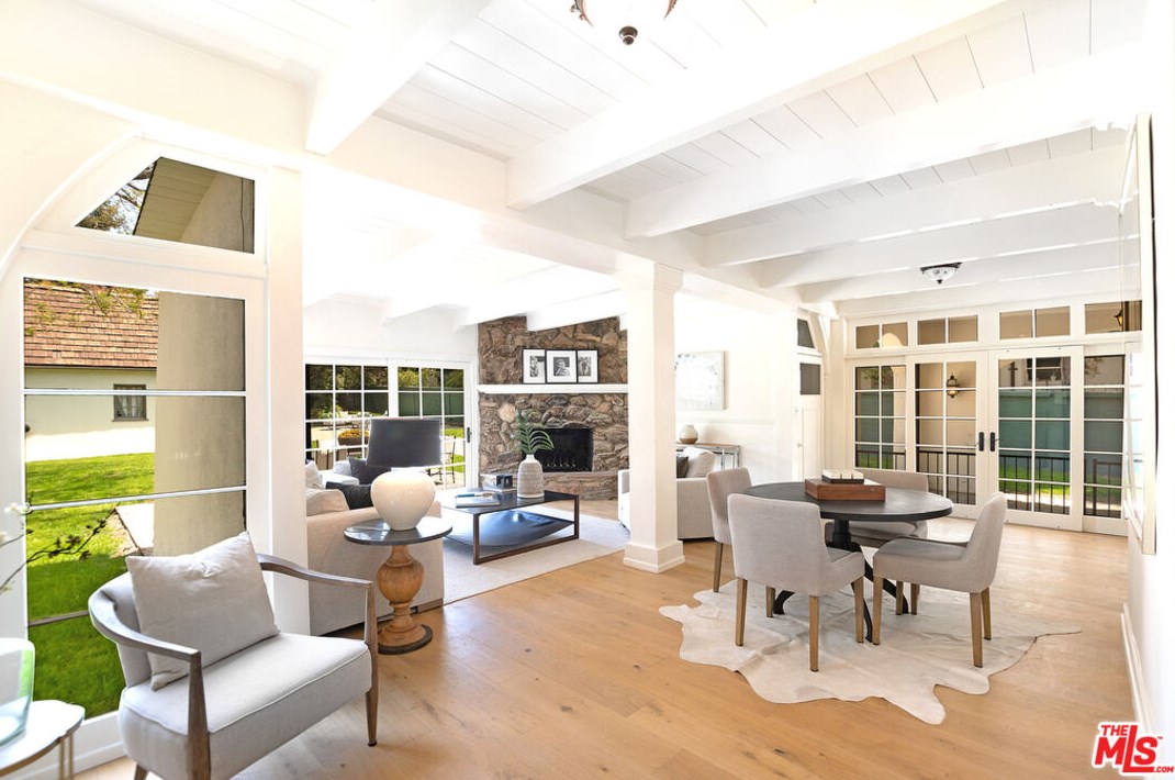 126 Rossmore Ave, Los Angeles CA  90004-3735 exterior