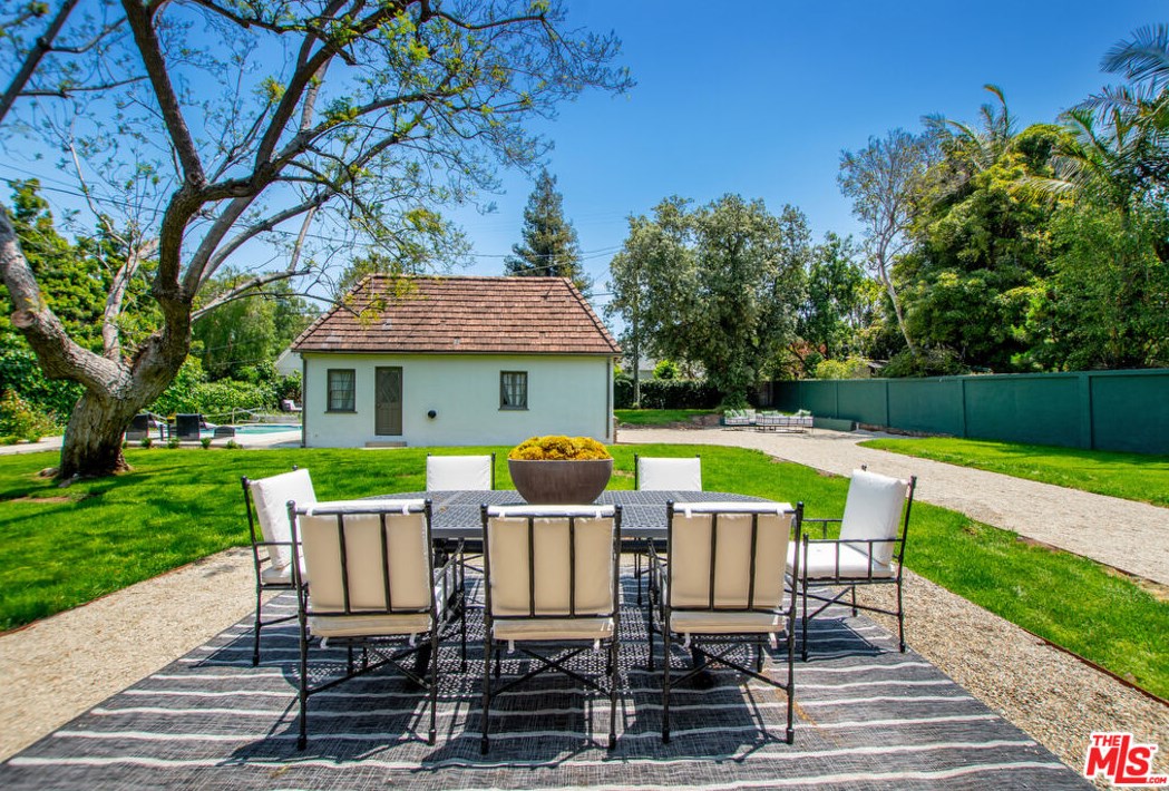 126 Rossmore Ave, Los Angeles CA  90004-3735 exterior