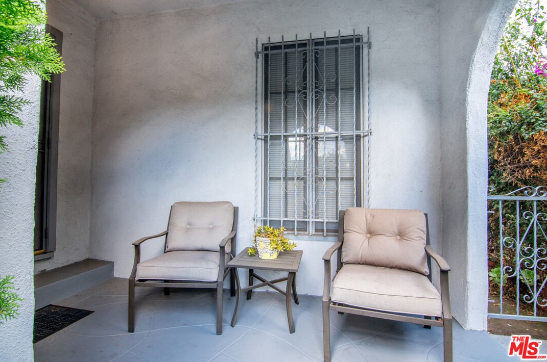 8337 4th St, Los Angeles, CA 90048-4202