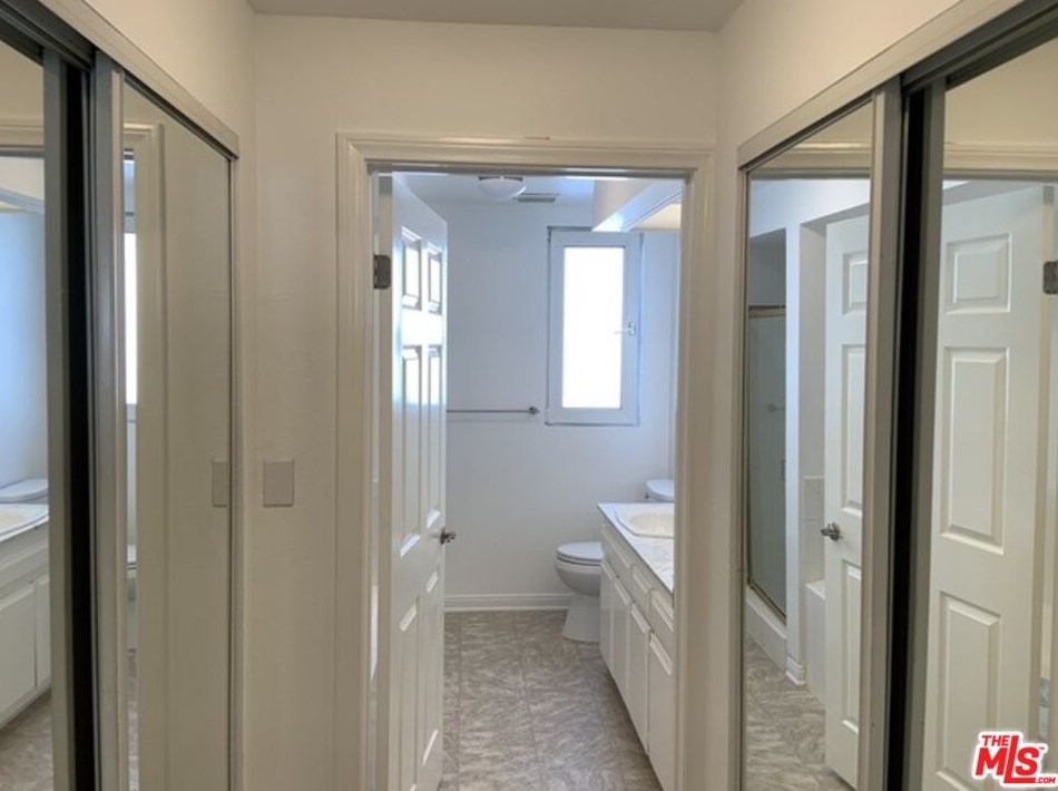1204 Roxbury Dr, Los Angeles CA  90035-1026 exterior