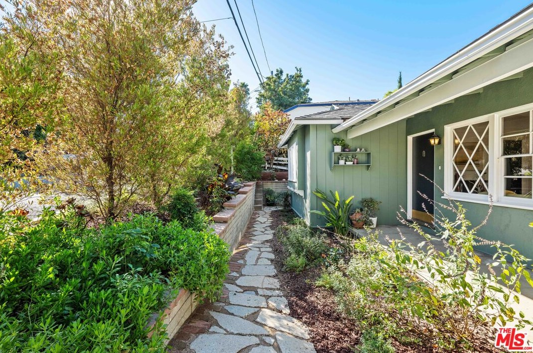 4811 Frieda Dr, Los Angeles, CA 90065-4114