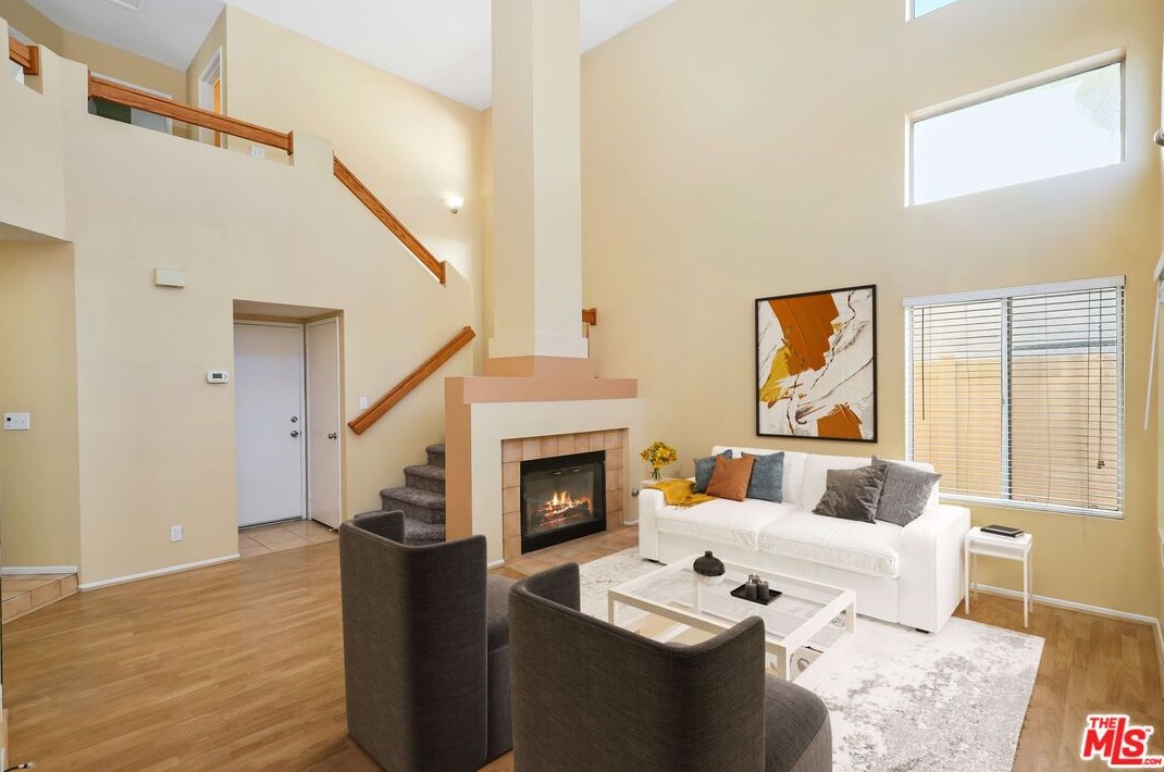 2064 Greenwood Ln, Pomona, CA 91766-5768