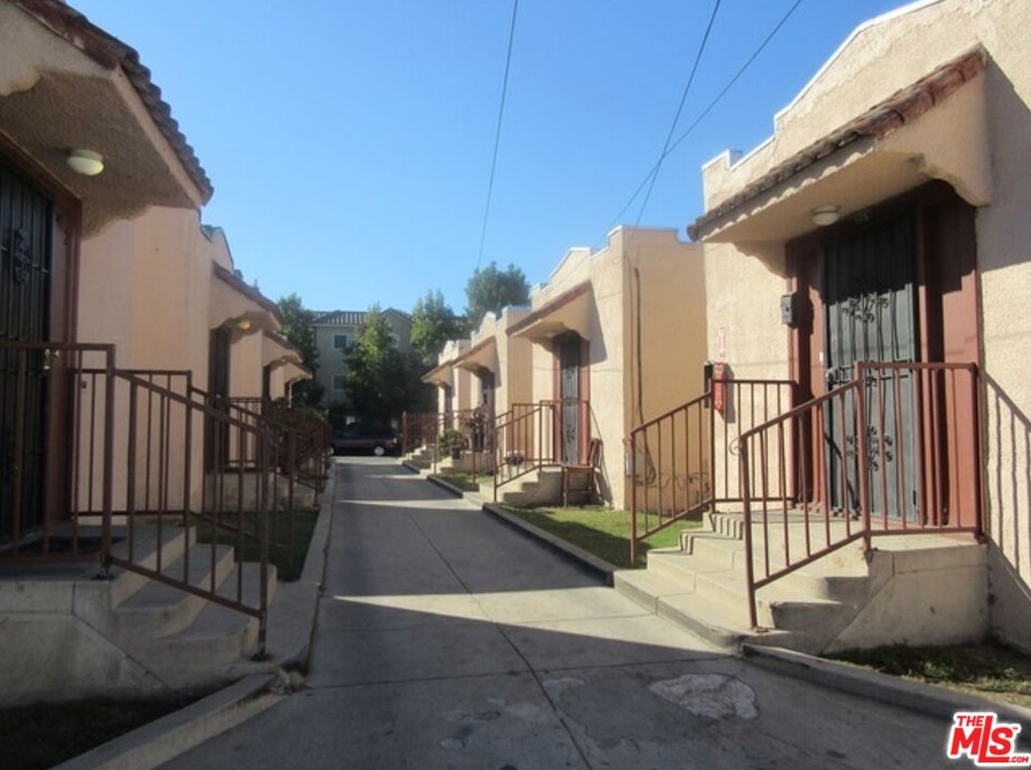 945 W 62nd Pl, Los Angeles, CA 90044