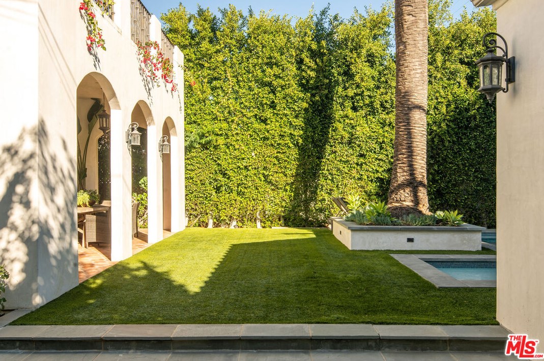 112 Edinburgh Ave, Los Angeles CA  90048-3606 exterior