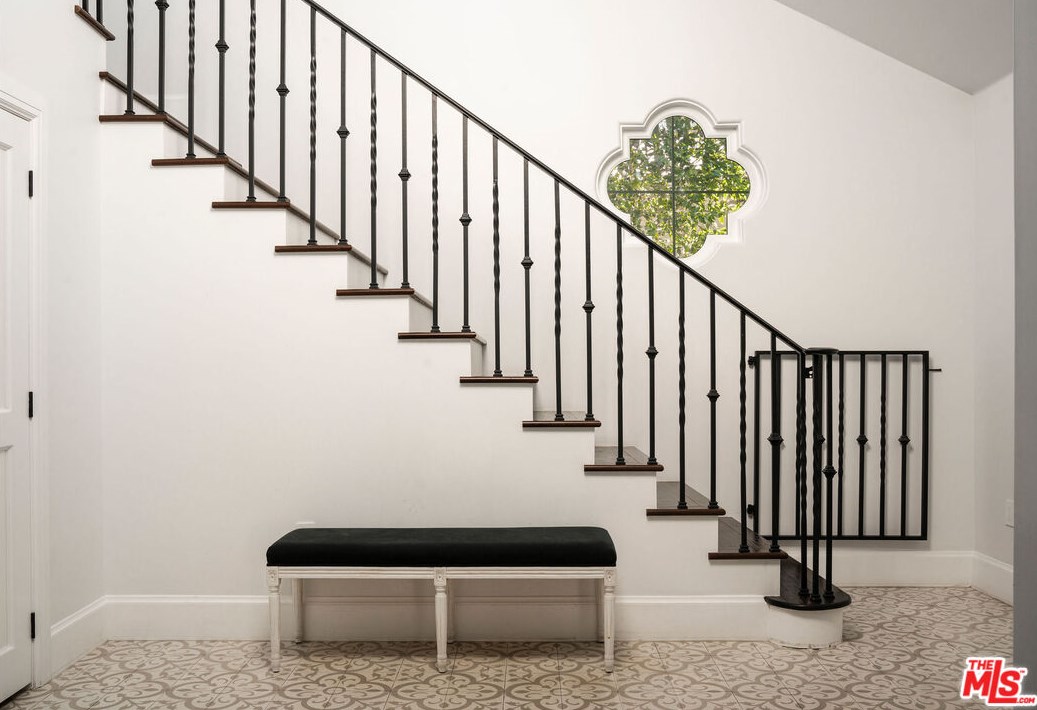 112 Edinburgh Ave, Los Angeles CA  90048-3606 exterior
