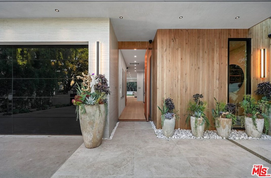 14812 Huston St, Van Nuys, CA 91403