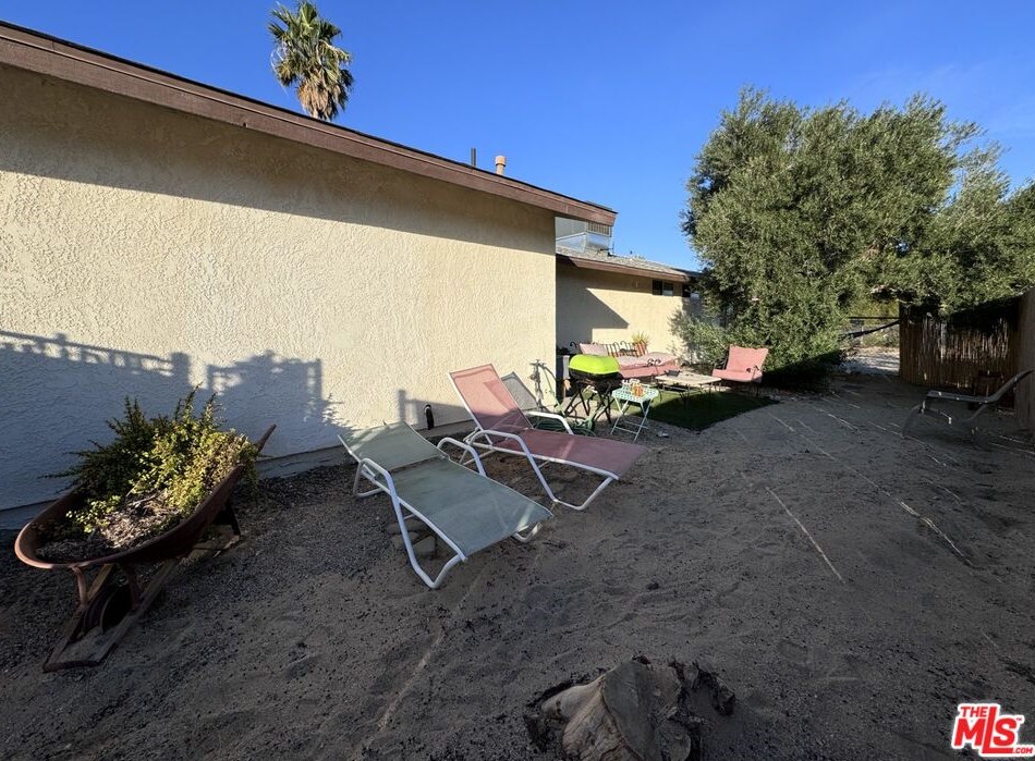 16490 Avenida Monteflora, Desert Hot Springs CA  92240-9094 exterior