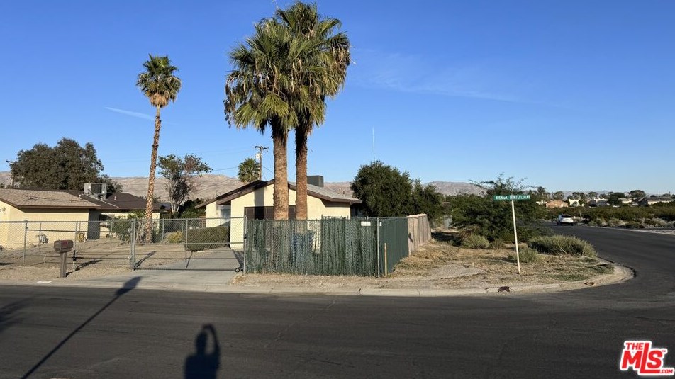 16490 Avenida Monteflora, Desert Hot Springs CA  92240-9094 exterior