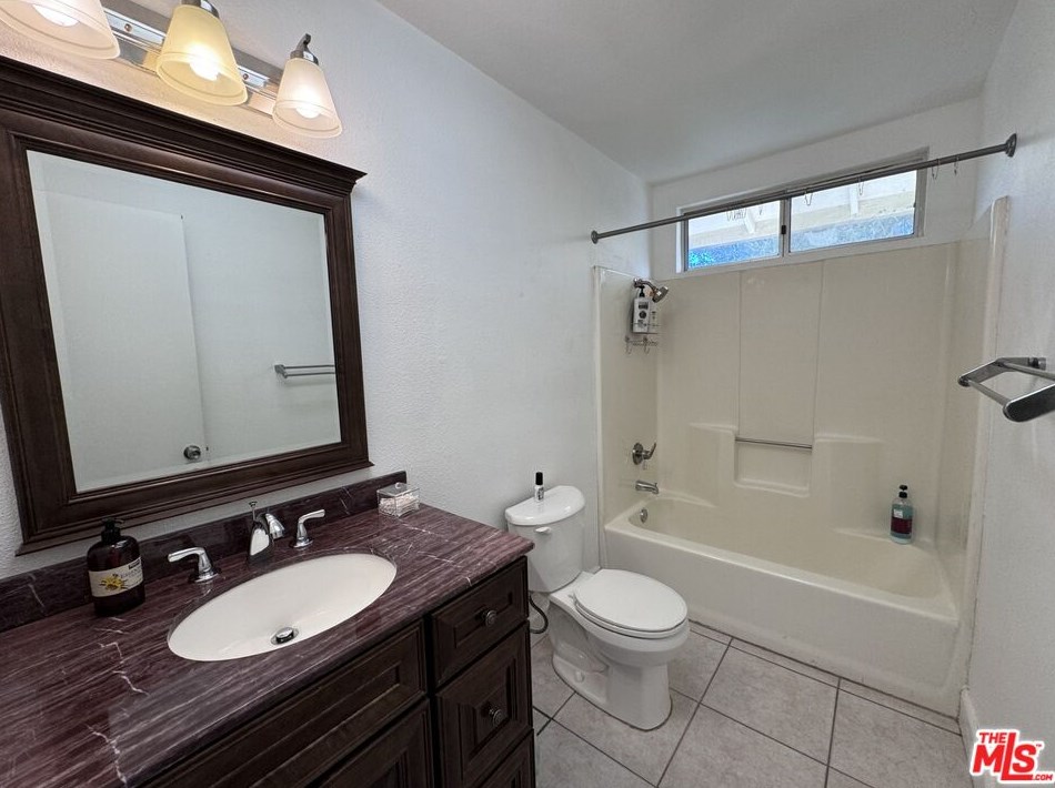 16490 Avenida Monteflora, Desert Hot Springs CA  92240-9094 exterior