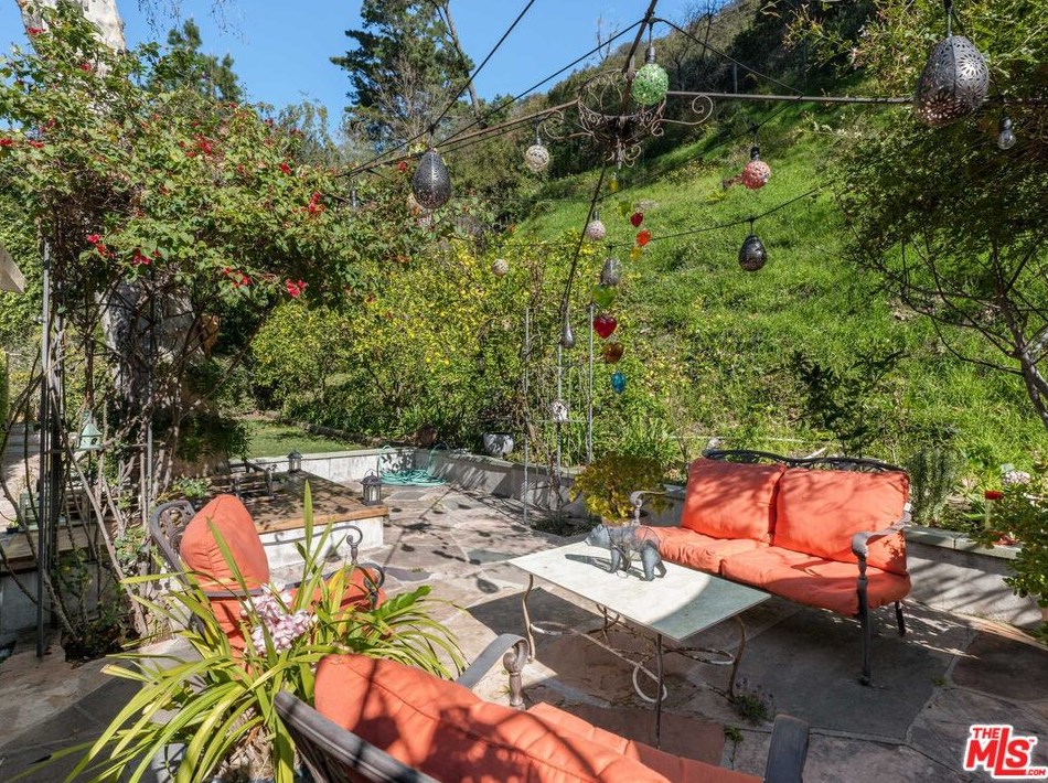 884 Beverly Glen Blvd, Los Angeles CA  90024-4604 exterior