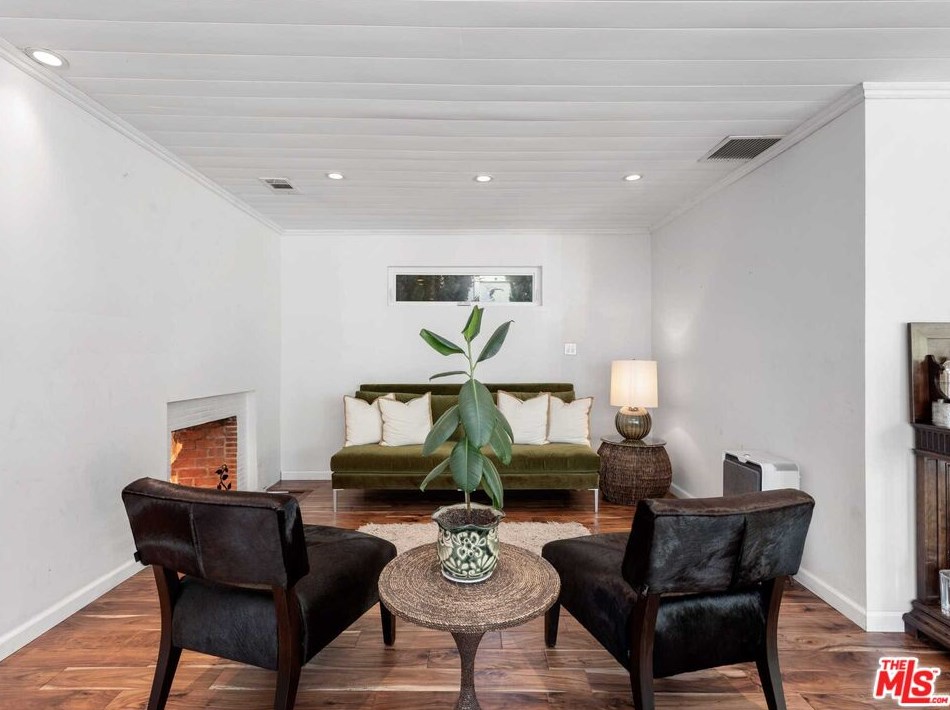 884 Beverly Glen Blvd, Los Angeles CA  90024-4604 exterior