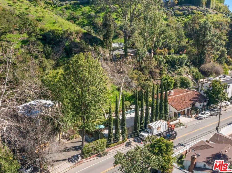 884 Beverly Glen Blvd, Los Angeles CA  90024-4604 exterior