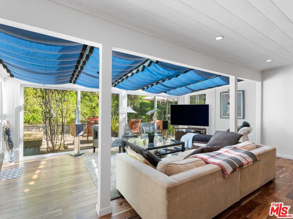 884 Beverly Glen Blvd, Los Angeles CA  90024-4604 exterior