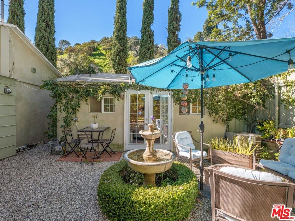 884 Beverly Glen Blvd, Los Angeles CA  90024-4604 exterior