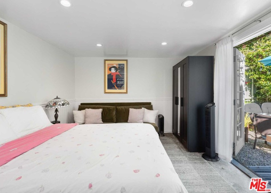 884 Beverly Glen Blvd, Los Angeles CA  90024-4604 exterior