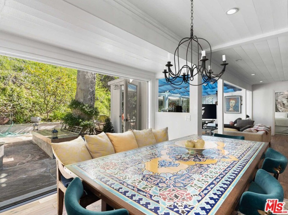 884 Beverly Glen Blvd, Los Angeles CA  90024-4604 exterior