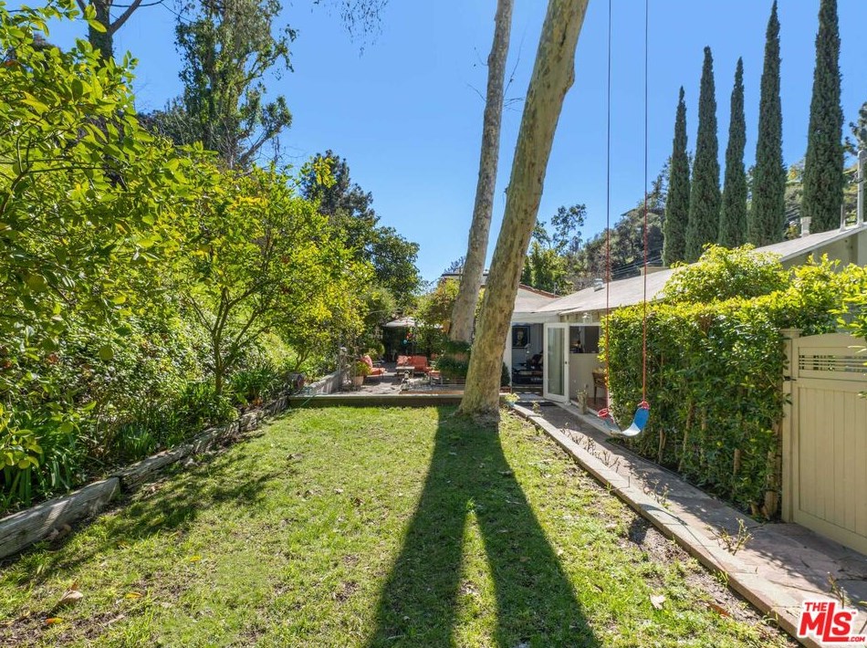 884 Beverly Glen Blvd, Los Angeles CA  90024-4604 exterior