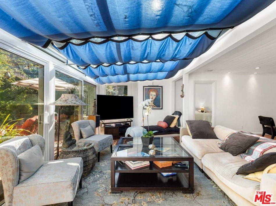 884 Beverly Glen Blvd, Los Angeles CA  90024-4604 exterior