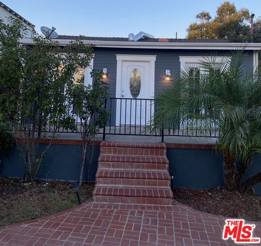 2586 Lake View Ave, Los Angeles, CA 90039-3317