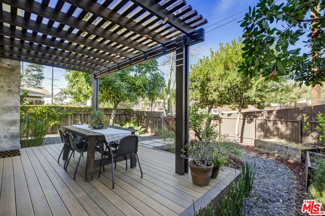 5740 Meridian St, Los Angeles CA  90042-2641 exterior