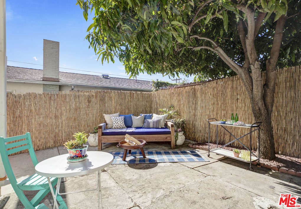 5740 Meridian St, Los Angeles CA  90042-2641 exterior