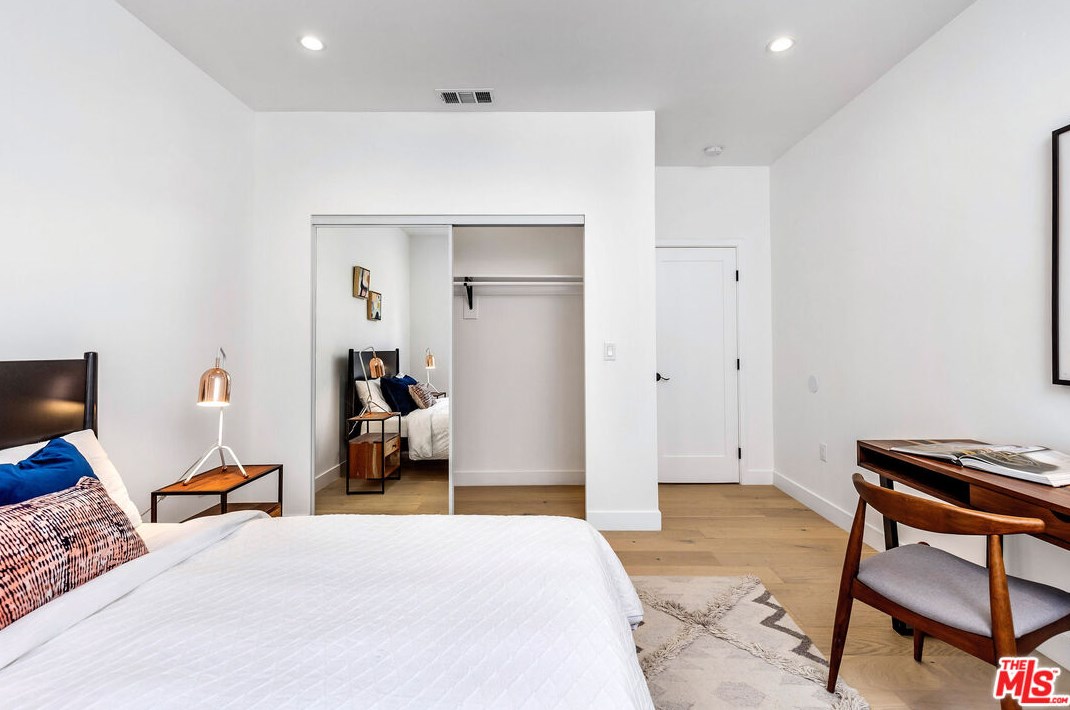 1071 Point View St, Los Angeles CA  90035-2616 exterior