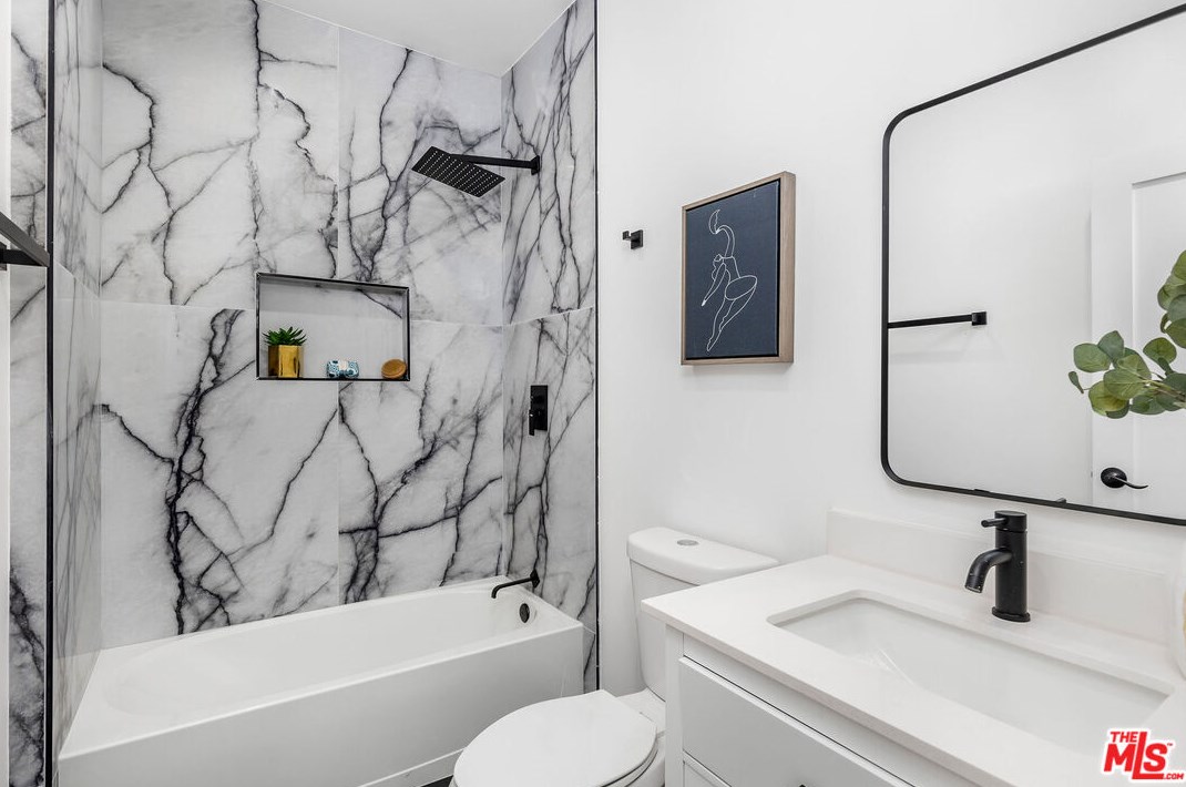 1071 Point View St, Los Angeles CA  90035-2616 exterior