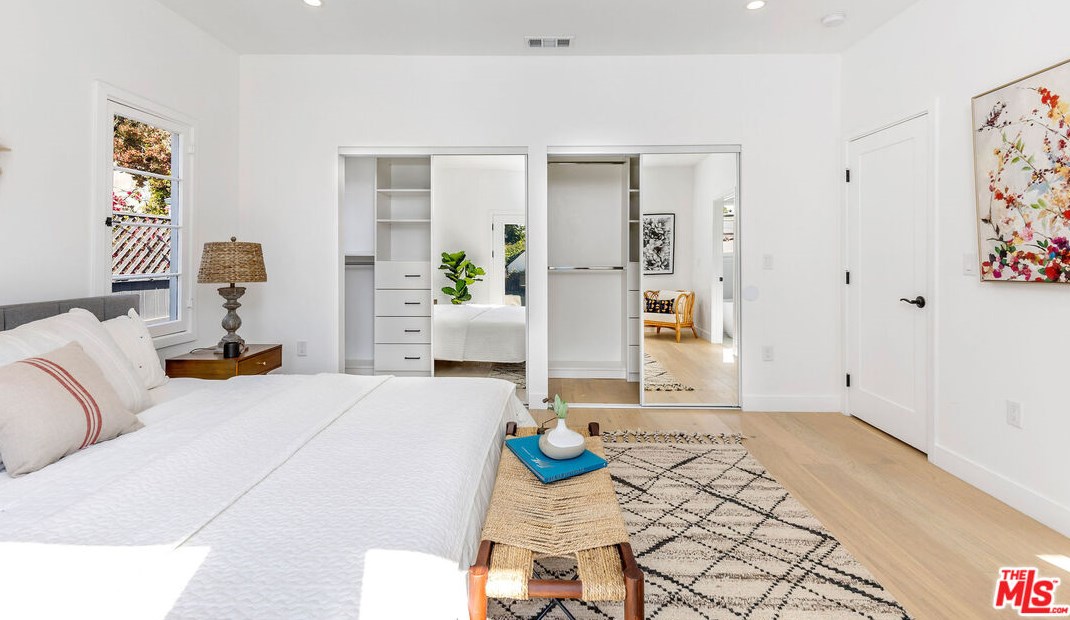 1071 Point View St, Los Angeles CA  90035-2616 exterior