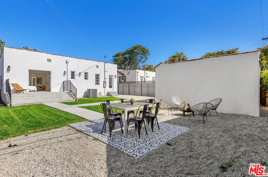 1071 Point View St, Los Angeles CA  90035-2616 exterior