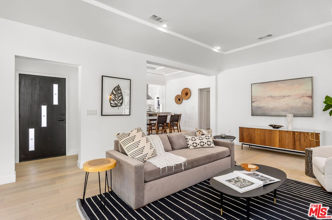 1071 Point View St, Los Angeles CA  90035-2616 exterior