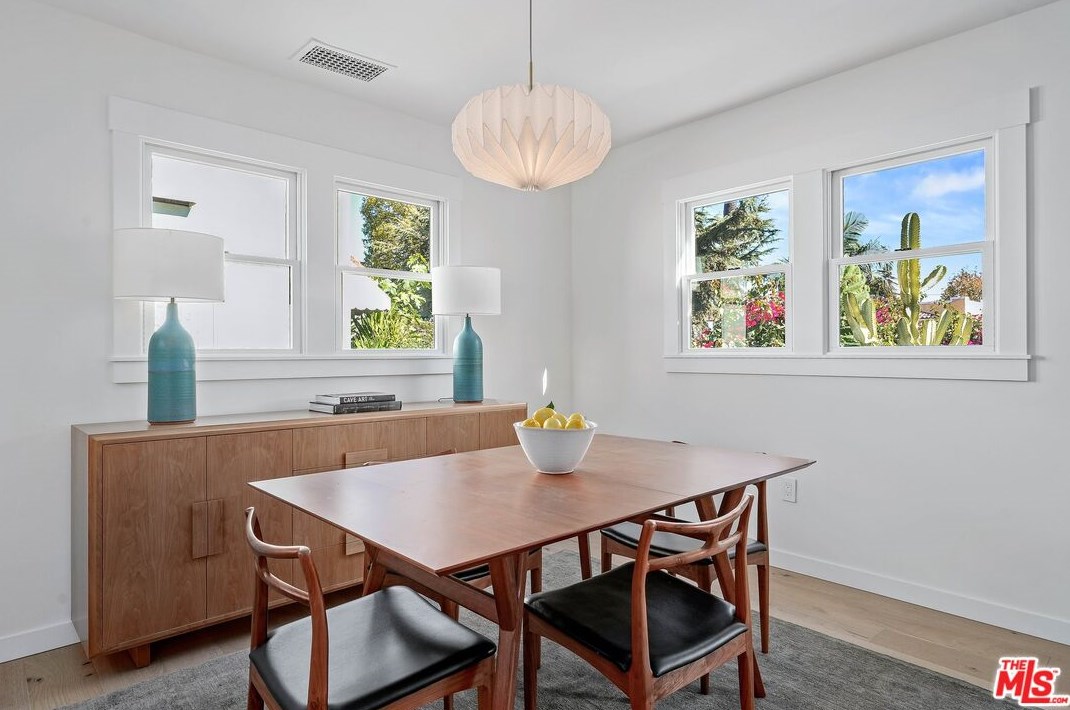 2831 Virginia Rd, Los Angeles CA  90016-3627 exterior