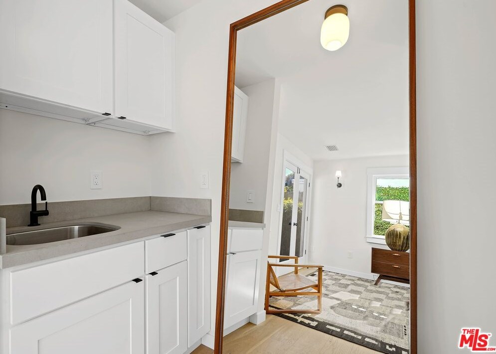 2831 Virginia Rd, Los Angeles CA  90016-3627 exterior