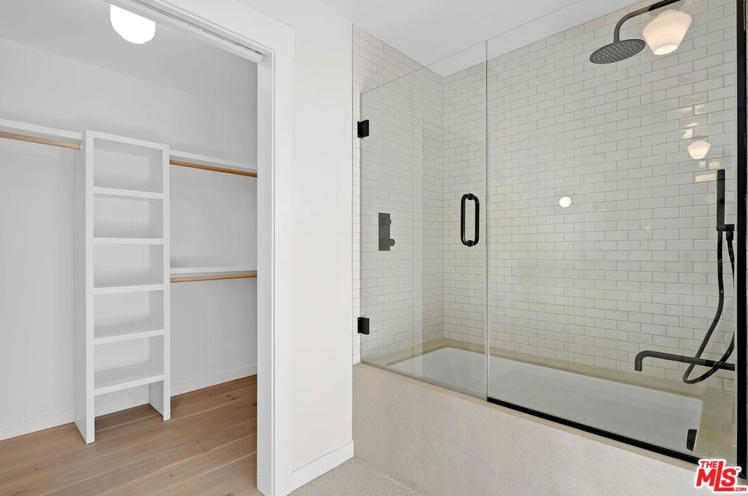 2831 Virginia Rd, Los Angeles CA  90016-3627 exterior