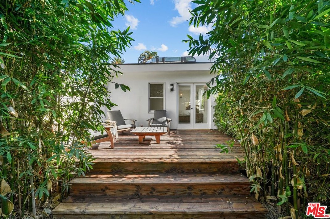 2831 Virginia Rd, Los Angeles CA  90016-3627 exterior