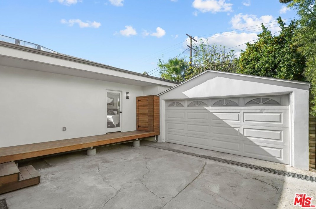 2831 Virginia Rd, Los Angeles CA  90016-3627 exterior